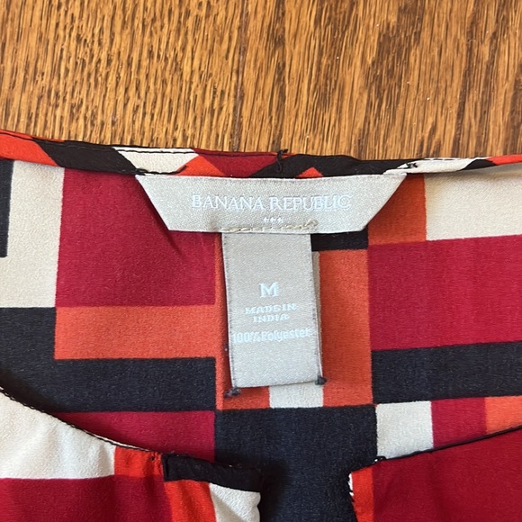 BANANA REPUBLIC Geometric Split Neck Blouse (Size M) - Picture 2 of 3